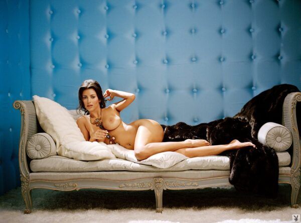 Kim Kardashian nua na Playboy em 2007