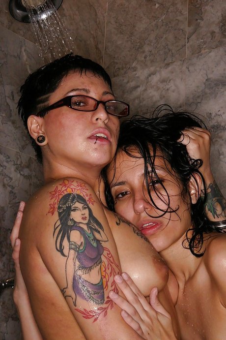 Foto sexo lesbia equbits bondage busty-16