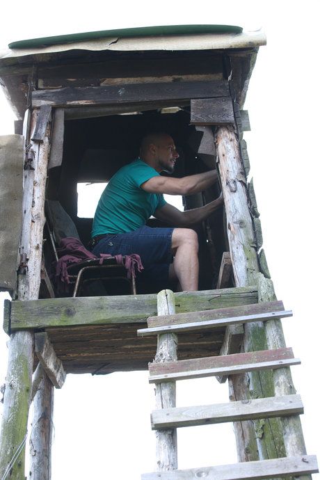 Foto de homem malhado de pau duro na cama-2