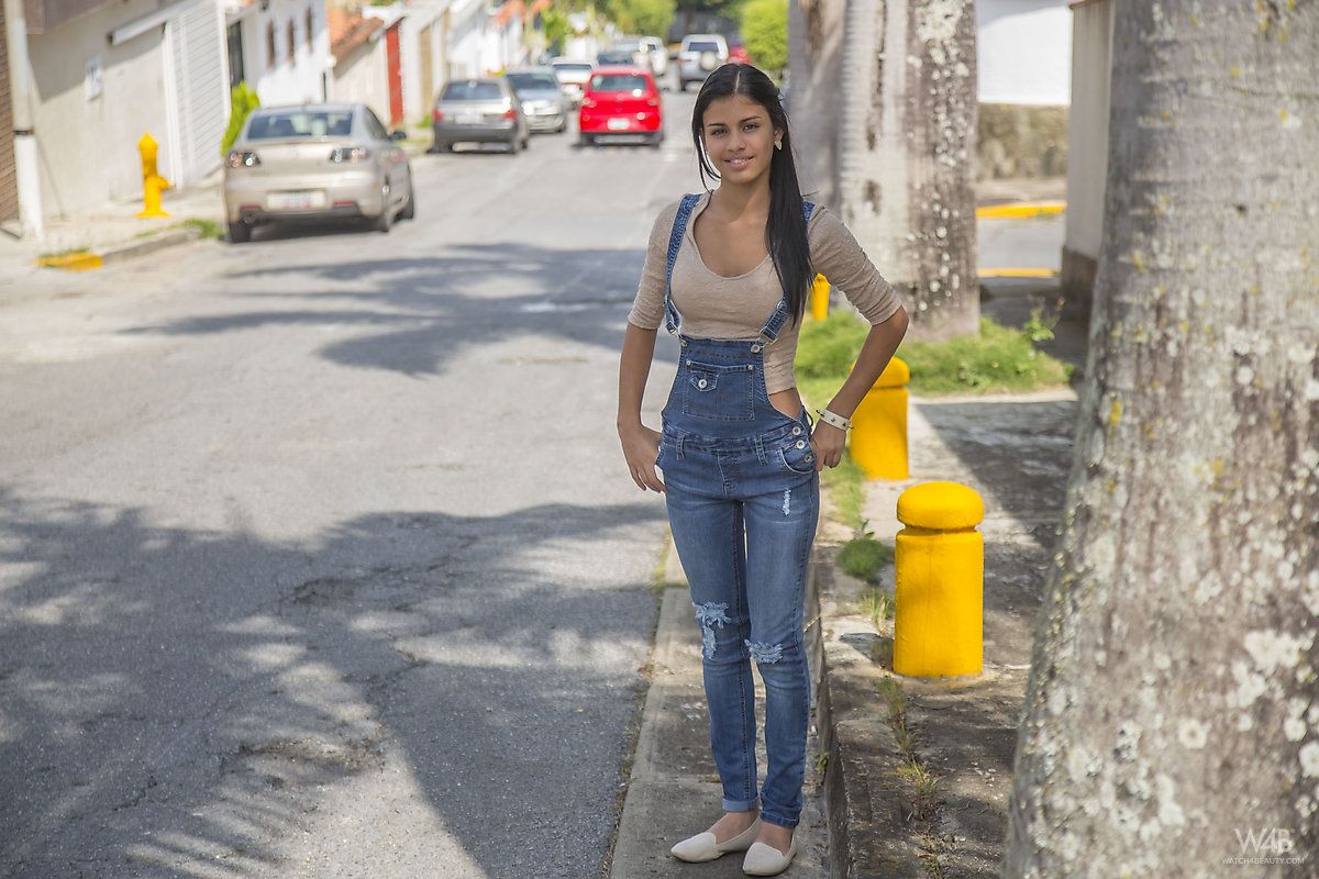 Foto novinha bucetao na calcinha renda preta-1