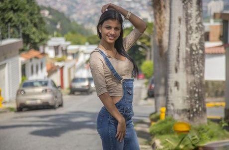 Foto novinha bucetao na calcinha renda preta-7