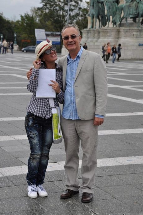 Mulheres tiram foto com bolsonaro-4