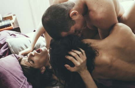 Fotos de casal na cama fazendo sexo-8